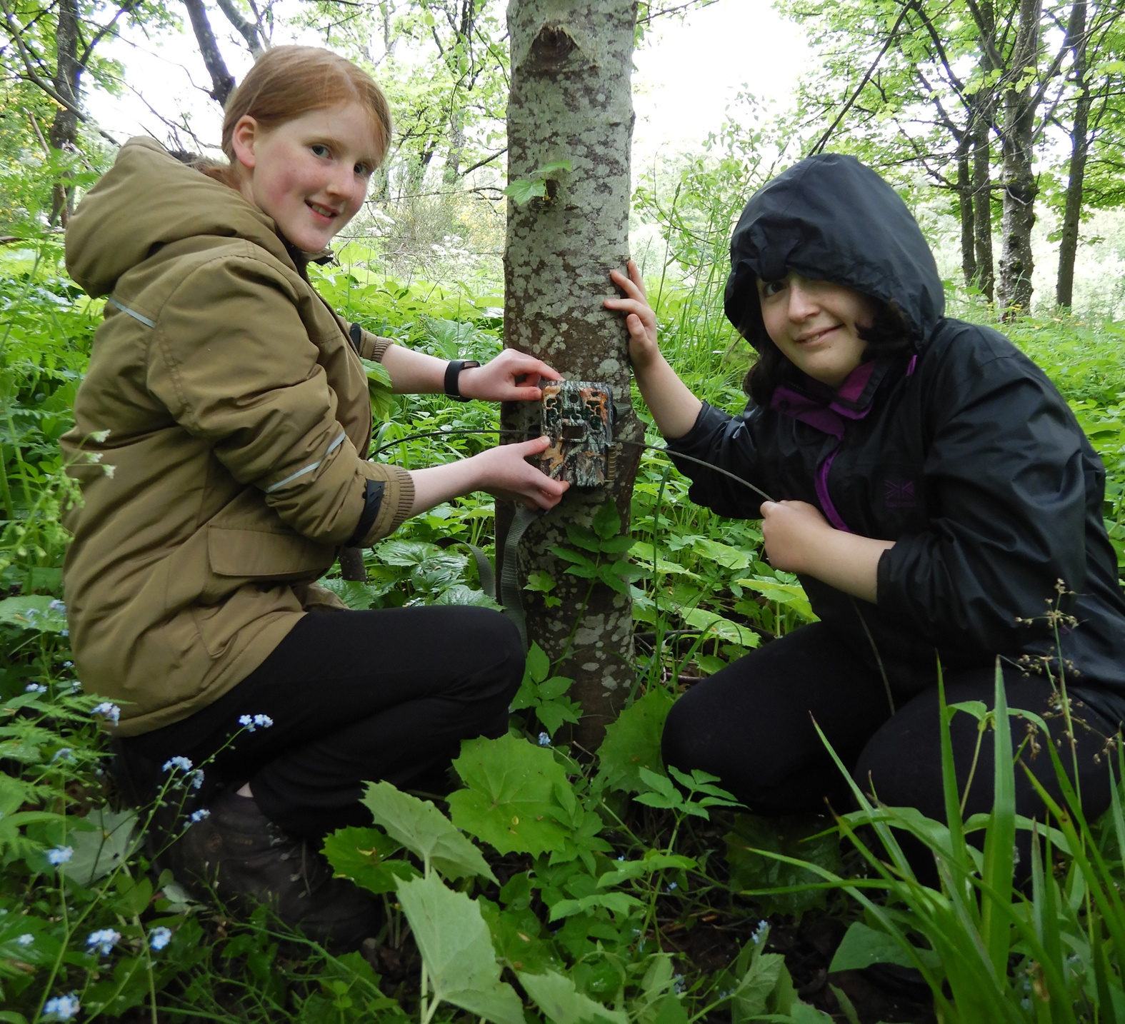 children setting trail camera